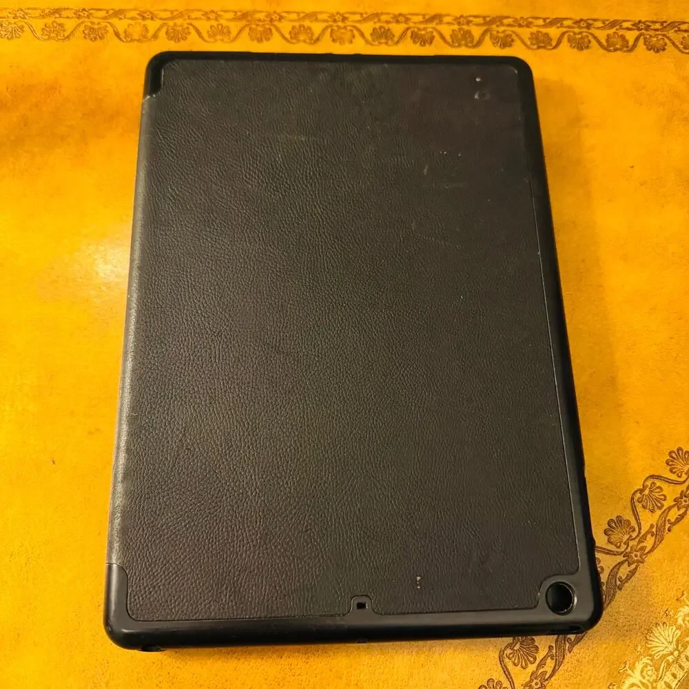 Apple iPad Black Keyboard Case